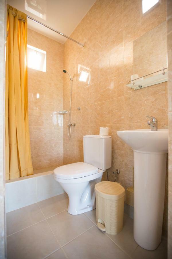 Октябрьская 318 Singer Сингер Tsandrypsh Bagian luar foto