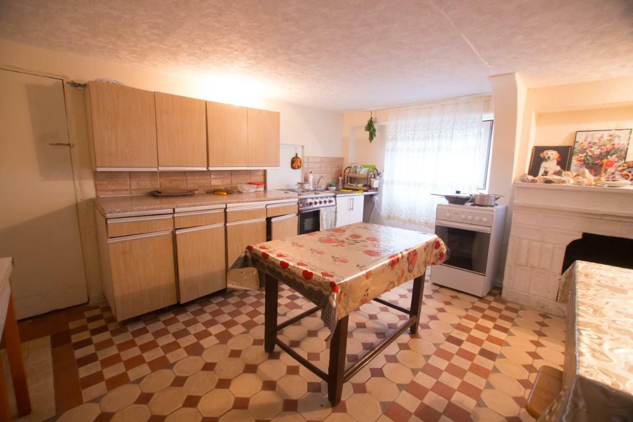 Октябрьская 318 Singer Сингер Tsandrypsh Bagian luar foto